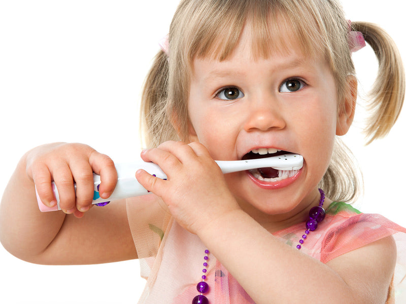 ¿Pueden los niños usar cepillos de dientes eléctricos para adultos?