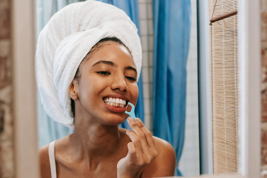 ¿Cómo me paso el hilo dental correctamente?